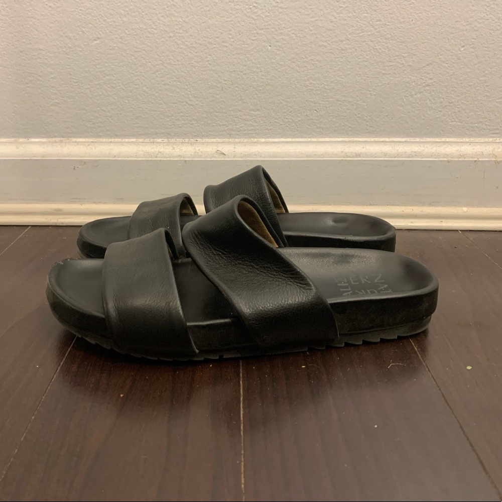Naturalizer Leather Sandals